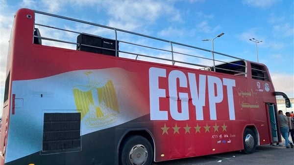 حافلة منتخب مصر تتحرك إلى مقر الإقامة بالعلمين وسط استقبال جماهيري حاشد حافلة منتخب مصر تتحرك إلى مقر الإقامة بالعلمين وسط استقبال جماهيري حاشد