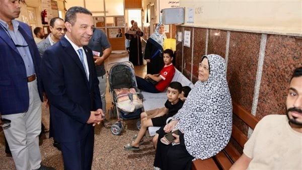 محافظ المنوفية يتفقد المركز الصحي بميت خاقان ويحيل مسؤول مخزن العهدة للتحقيق