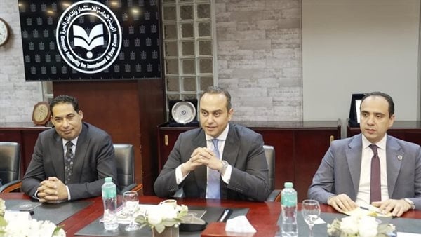 محمد عوض يبحث سبل التعاون المشترك لجذب الاستثمارات في قطاع الرعاية الصحية