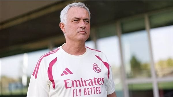 جماهير ريال مدريد تستقبل مورينيو بحفاوة في عودته إلى سانتياجو برنابيو بعد 13 عام ا جماهير ريال مدريد تستقبل مورينيو بحفاوة في عودته إلى سانتياجو برنابيو بعد 13 عام ا