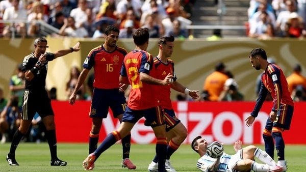 صدفة تاريخية إسبانيا تفوز ببطولتي كأس العالم بعد طرد لاعب في كل نهائي صدفة تاريخية إسبانيا تفوز ببطولتي كأس العالم بعد طرد لاعب في كل نهائي