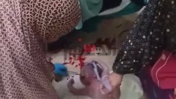 واقعة صادمة في الفيوم سقوط مولود حديث داخل ممر بمستشفى إطسا المركزي واقعة صادمة في الفيوم سقوط مولود حديث داخل ممر بمستشفى إطسا المركزي