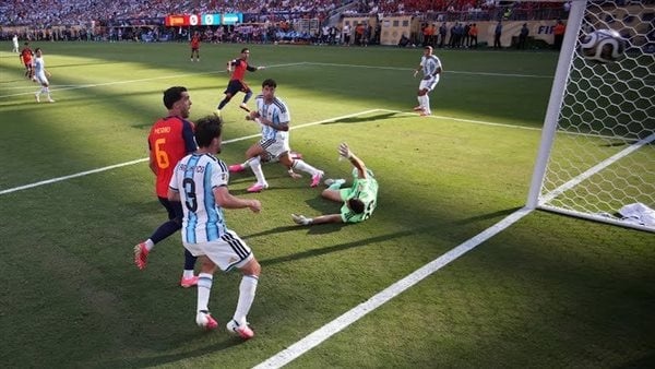 توريس يمنح إسبانيا التقدم على الأرجنتين توريس يمنح إسبانيا التقدم على الأرجنتين