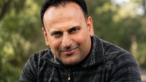 عملت واجبي ومش عايز شهرة ولا فلوس الأسطى عماد جلال يروي تفاصيل إنقاذ سيارة جامبو من الانقلاب