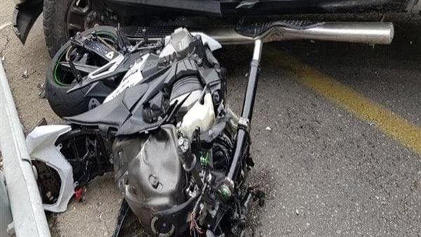 حالته خطيرة إصابة عامل دليفري بالمنيا في حادث تصادم أثناء عمله