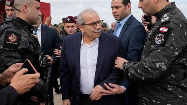 رئيس الوزراء اللبناني يتفقد مناطق الجنوب بعد الانسحاب الإسرائيلي وعون يطلب من ترامب إنهاء الاحتلال رئيس الوزراء اللبناني يتفقد مناطق الجنوب بعد الانسحاب الإسرائيلي وعون يطلب من ترامب إنهاء الاحتلال