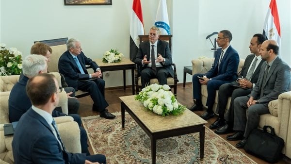 وزير البترول يبحث مع كوانتم كابيتال الأمريكية فرص الاستثمار في البحث والاستكشاف والتكرير بمصر وزير البترول يبحث مع كوانتم كابيتال الأمريكية فرص الاستثمار في البحث والاستكشاف والتكرير بمصر