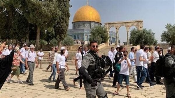 إصابة عدد من الفلسطينيين في اعتداء للمستوطنين شمال القدس