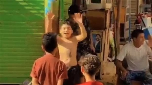 القبض على صاحب دش عمود الإنارة بالمحلة والنيابة تحقق في تعريض حياة الأطفال للخطر القبض على صاحب دش عمود الإنارة بالمحلة والنيابة تحقق في تعريض حياة الأطفال للخطر