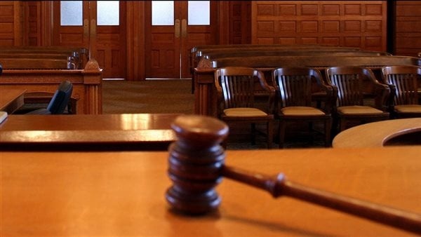 الحبس 3 سنوات لمعلمة تسببت في فقدان تلميذ عينه داخل مدرسة بنجع حمادي الحبس 3 سنوات لمعلمة تسببت في فقدان تلميذ عينه داخل مدرسة بنجع حمادي