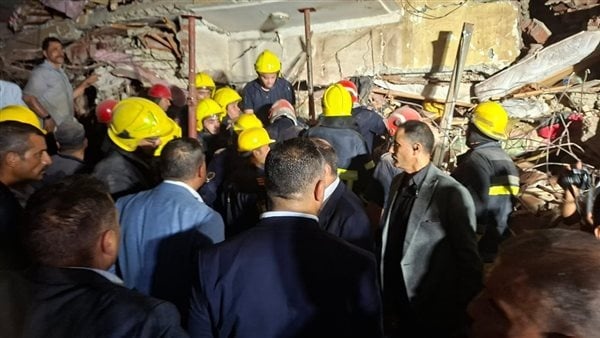 جهود الإنقاذ تتواصل انتشال جثمان ثان لشاب من تحت أنقاض عقار زفتى المنهار بالغربية جهود الإنقاذ تتواصل انتشال جثمان ثان لشاب من تحت أنقاض عقار زفتى المنهار بالغربية