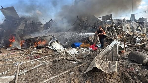 شهيدان ومصابون جراء استهداف طائرات الاحتلال مركبة في دير البلح وسط غزة شهيدان ومصابون جراء استهداف طائرات الاحتلال مركبة في دير البلح وسط غزة