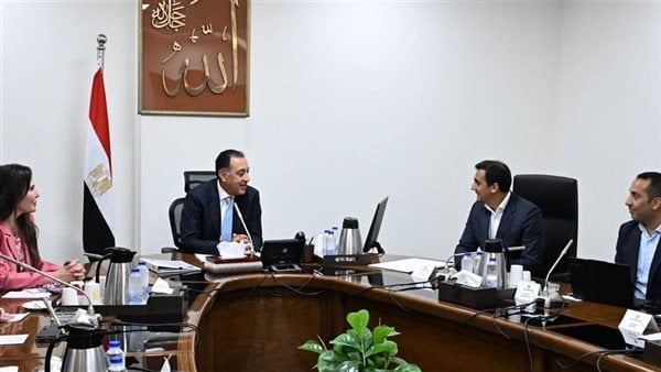 رئيس الوزراء يتابع مستجدات تطوير منطقة علم الروم بالساحل الشمالي رئيس الوزراء يتابع مستجدات تطوير منطقة علم الروم بالساحل الشمالي