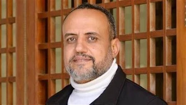 هشام سلام حلم مركز جامعة المنصورة للحفريات الفقارية بدأ على كنبة بشقة بالمنصورة