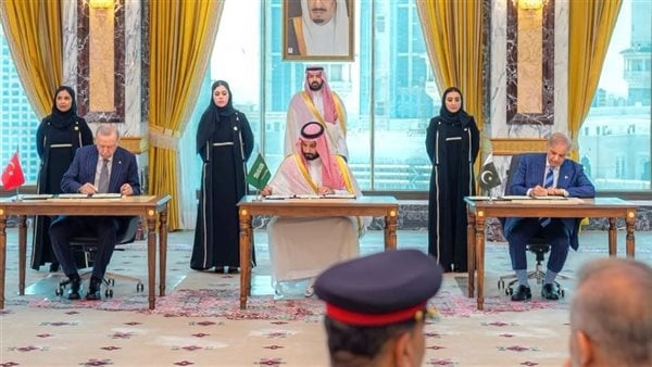 كيف جرى التنسيق السعودي التركي الباكستاني لتوقيع اتفاقية الدفاع المشترك