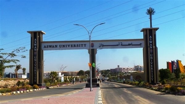 رئيس جامعة أسوان اللائحة الخاصة بكلية الطب تسمح للطلاب بدخول الدور الثاني رئيس جامعة أسوان اللائحة الخاصة بكلية الطب تسمح للطلاب بدخول الدور الثاني