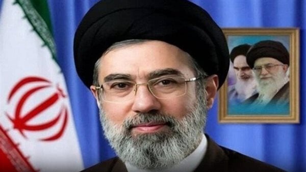 إيران تنشر فيديو غير مؤرخ لمجتبى خامنئي وسط شائعات حول صحته إيران تنشر فيديو غير مؤرخ لمجتبى خامنئي وسط شائعات حول صحته