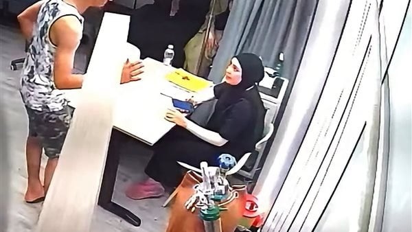 عايز الحقنة شاب يعتدي على عاملين بمركز طبي في العجمي عايز الحقنة شاب يعتدي على عاملين بمركز طبي في العجمي