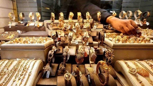 أسعار الذهب اليوم في مصر عيار 21 وسعر الجنيه الذهب بالمصنعية أسعار الذهب اليوم في مصر عيار 21 وسعر الجنيه الذهب بالمصنعية