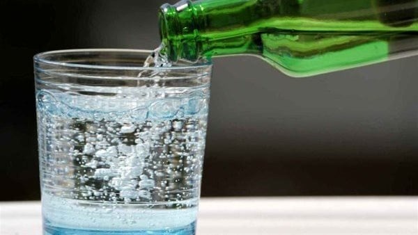 ماذا يحدث لجسمك بعد تناول زجاجة مياه غازية تأثيرات مفاجئة ماذا يحدث لجسمك بعد تناول زجاجة مياه غازية تأثيرات مفاجئة