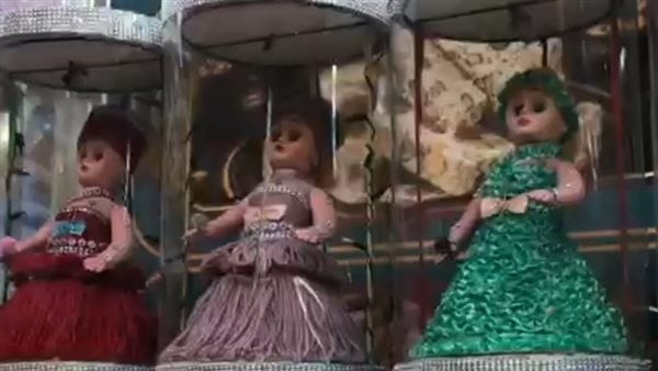حلاوة زمان العروسة والحصان البلاستيك يسيطران على سوق حلاوة مولد النبي فيديو حلاوة زمان العروسة والحصان البلاستيك يسيطران على سوق حلاوة مولد النبي فيديو
