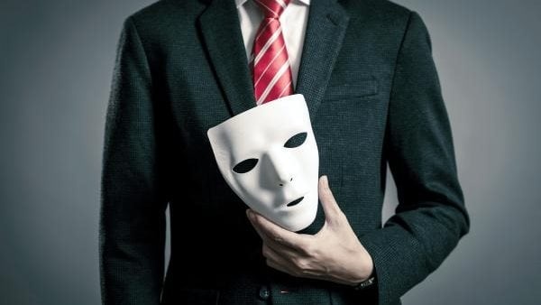 انتحال صفة موظف أو مسؤول العقوبة ومتى تصل إلى الحبس
