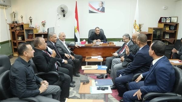 مدير تعليم الوادي الجديد يبحث مع القيادات خطة العمل وجاهزية المدارس مدير تعليم الوادي الجديد يبحث مع القيادات خطة العمل وجاهزية المدارس