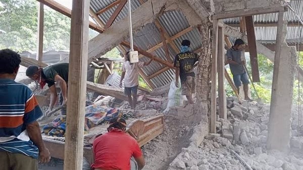 رئيس إندونيسيا يتعهد بقديم مساعدات واسعة النطاق للمتضررين من الزلزال رئيس إندونيسيا يتعهد بقديم مساعدات واسعة النطاق للمتضررين من الزلزال