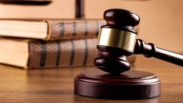 استكمال محاكمة أب وأبنائه بتهمة الشروع في قتل جارهم وإحداث عاهة مستديمة