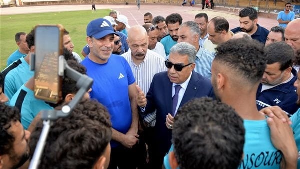 محافظ الدقهلية يشهد مران فريق المنصورة ويطالب بالعودة إلى الدوري الممتاز محافظ الدقهلية يشهد مران فريق المنصورة ويطالب بالعودة إلى الدوري الممتاز