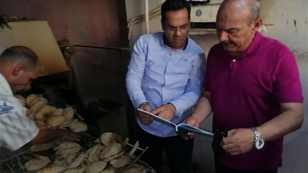 محافظ السويس يراجع أوزان الخبز ويشدد لن نسمح بالمساس بحقوق المواطنين محافظ السويس يراجع أوزان الخبز ويشدد لن نسمح بالمساس بحقوق المواطنين