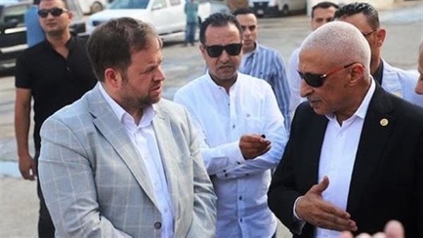 محافظ شمال سيناء يصطحب وزير الدولة البريطاني في جولة بمخازن الهلال الأحمر بالعريش