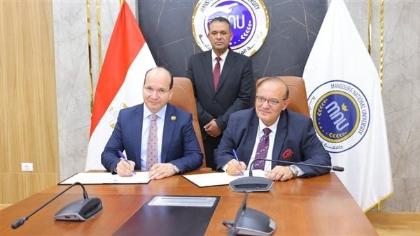 الصحة وجامعة المنصورة الأهلية توقعان بروتوكول تعاون لتدريب طلاب الطب والتمريض