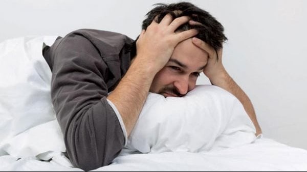 لماذا يستيقظ الكثيرون من نومهم ليلا على تشنج في الساق