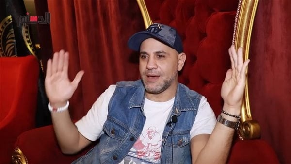 عزيز الشافعي يكشف كيف استمد موهبته الفنية وطريقته في الكتابة والتلحين عزيز الشافعي يكشف كيف استمد موهبته الفنية وطريقته في الكتابة والتلحين