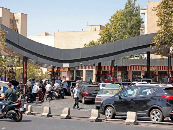 أزمة وقود تضرب إيران طوابير وعجز بملايين اللترات