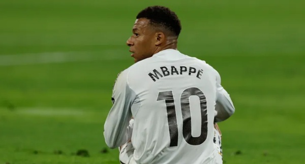 استراتيجية رونالدو تتكرر ريال مدريد يدفع لمنح الكرة الذهبية لمبابي