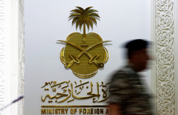 السعودية سنحمي أراضينا ومصالحنا من هجمات الحوثيين وفق القانون الدولي السعودية سنحمي أراضينا ومصالحنا من هجمات الحوثيين وفق القانون الدولي