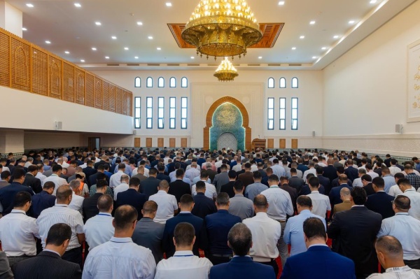 في خطوة تعزز الأمن الروحي رجال ونساء الأمن يؤدون أول صلاة جمعة بمسجد المقر الجديد للأمن الوطني في خطوة تعزز الأمن الروحي رجال ونساء الأمن يؤدون أول صلاة جمعة بمسجد المقر الجديد للأمن الوطني
