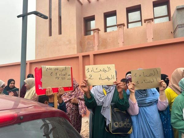 لليوم الثاني على التوالي احتجاج ملاك بقع الهناء بالداخلة يتواصل وسط صمت رسمي ومطالب بتوضيح عاجل لليوم الثاني على التوالي احتجاج ملاك بقع الهناء بالداخلة يتواصل وسط صمت رسمي ومطالب بتوضيح عاجل