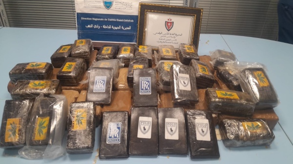 الأمن والجمارك بالكركارات يحبطان محاولة تهريب دولي لـ300 كيلوغرام من الشيرا