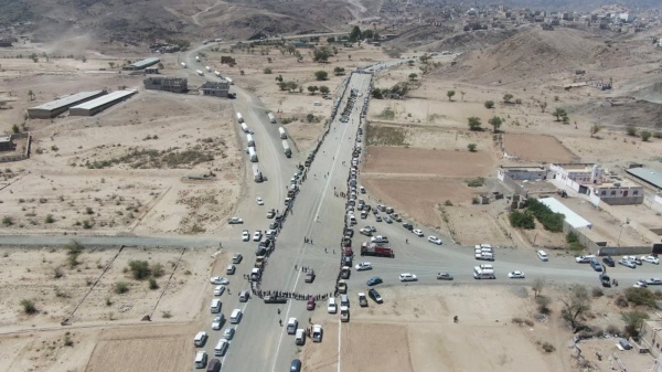وقفة قبلية في البيضاء تأكيد ا على الجهوزية لإنهاء العدوان والحصار وقفة قبلية في البيضاء تأكيد ا على الجهوزية لإنهاء العدوان والحصار