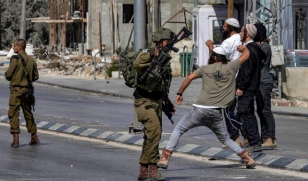 إصابة 4 فلسطينيين برصاص العدو الصهيوني خلال اقتحام المغير في رام الله إصابة 4 فلسطينيين برصاص العدو الصهيوني خلال اقتحام المغير في رام الله