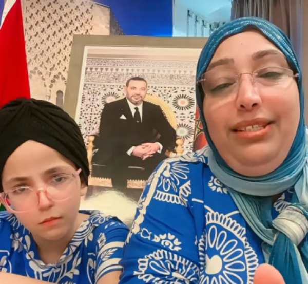 بعد نداء والدتها الملك محمد السادس يتكفل بعلاج الطفلة جهان بعد نداء والدتها الملك محمد السادس يتكفل بعلاج الطفلة جهان