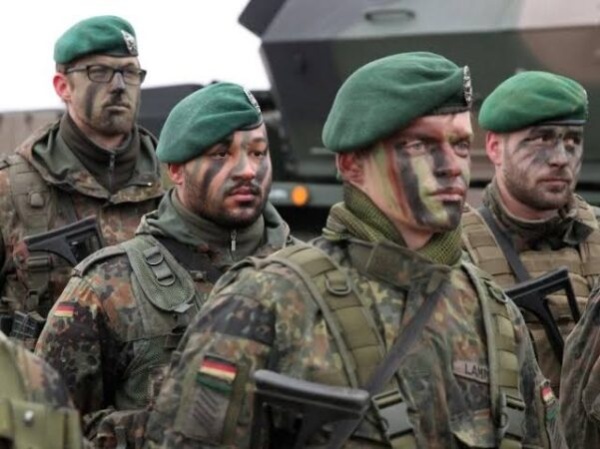 الجيش الألماني يسعى إلى توفير الإرشاد الديني لنحو 3 آلاف عسكري مسلم الجيش الألماني يسعى إلى توفير الإرشاد الديني لنحو 3 آلاف عسكري مسلم