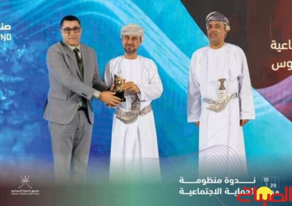 الخبير المغربي طارق لكدالي يكرم في عمان عن دراسة مقارنة في الحماية الاجتماعية الخبير المغربي طارق لكدالي يكرم في عمان عن دراسة مقارنة في الحماية الاجتماعية