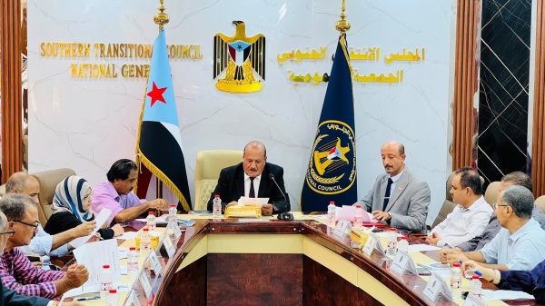 المجلس الانتقالي الجنوبي يستعرض مستجدات المشهد السياسي والأوضاع الأمنية والخدمية في الجنوب