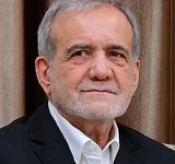 الرئيس الإيراني يحدد أولوية الإعلام الحكومي الوحدة والثقة بالشباب