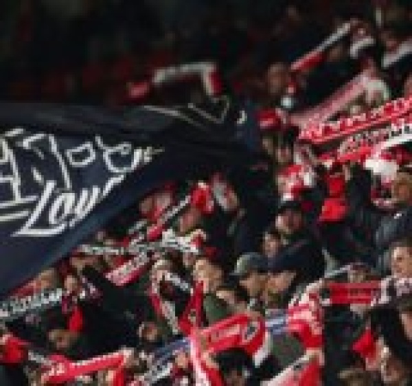 ألكمار يسحق أيندهوفن برباعية نظيفة ويتوج بكأس السوبر الهولندي ألكمار يسحق أيندهوفن برباعية نظيفة ويتوج بكأس السوبر الهولندي