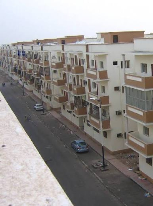 وفاة طبيب في عدن بعد سقوطه من الطابق الثالث بعمارة سكنية وفاة طبيب في عدن بعد سقوطه من الطابق الثالث بعمارة سكنية